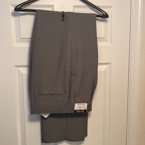 Brand New Tessori Mens 2 piece Grey suit…size 42L/W36L - Picture 2 of 4